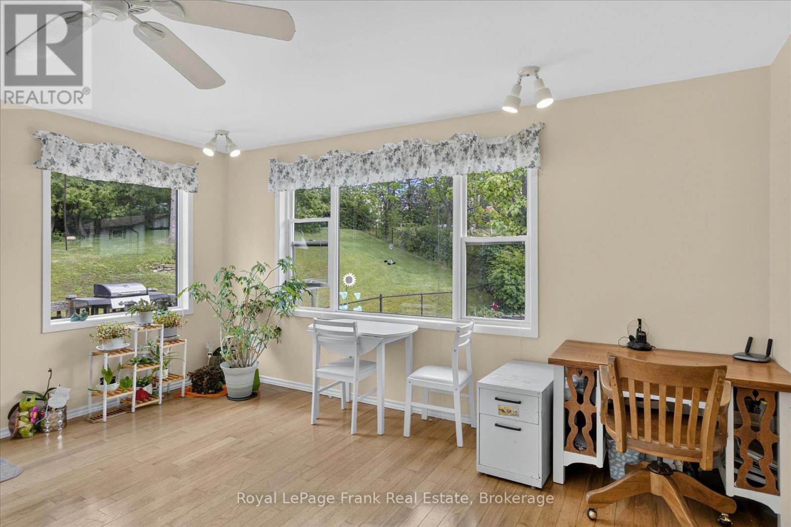 18 REDWOOD COURT - 16