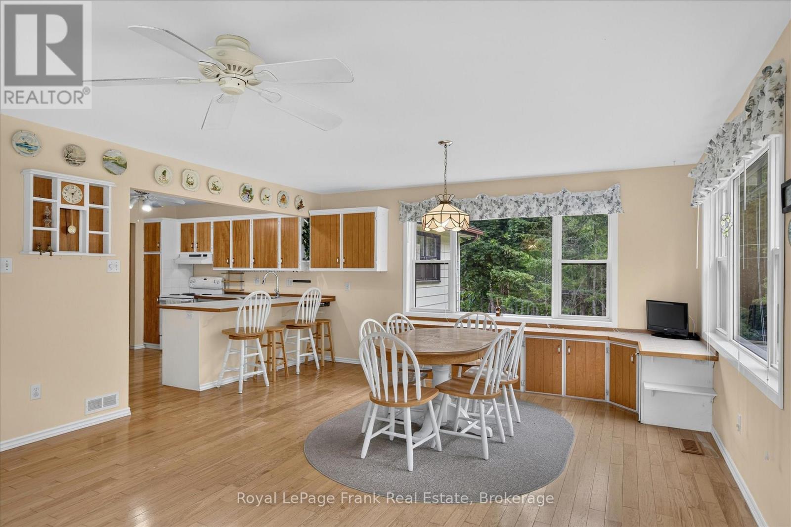 18 REDWOOD COURT - 17