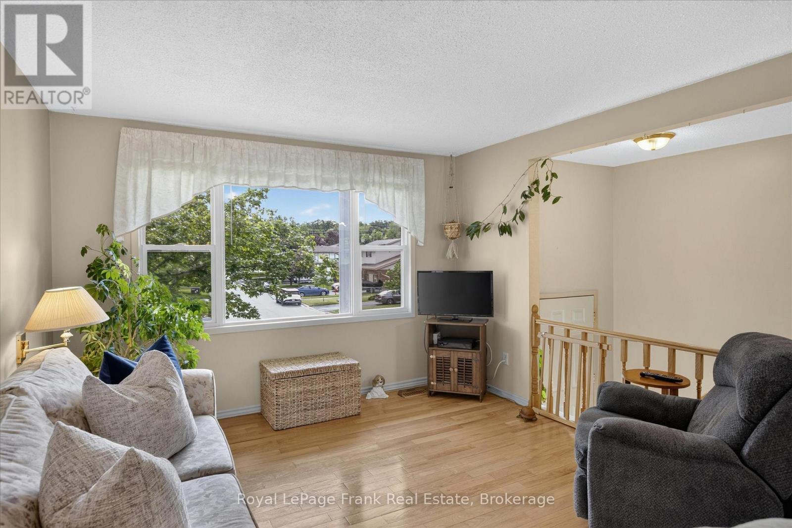 18 REDWOOD COURT - 5