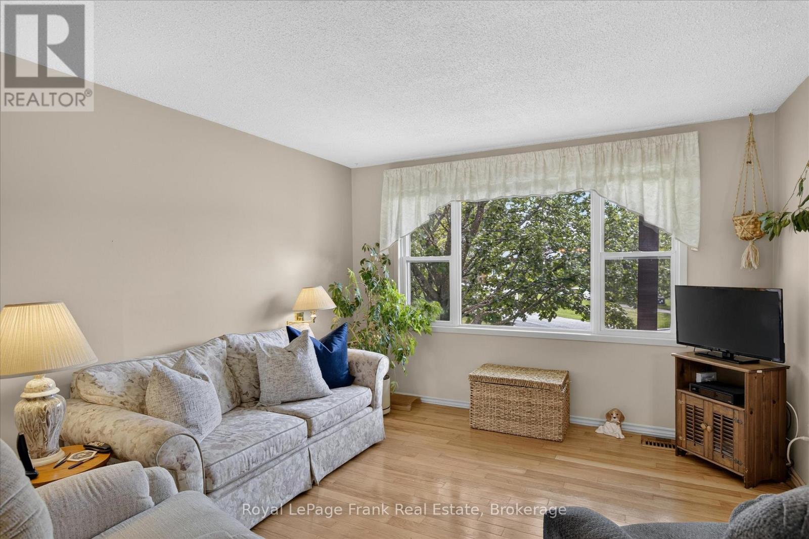 18 REDWOOD COURT - 6