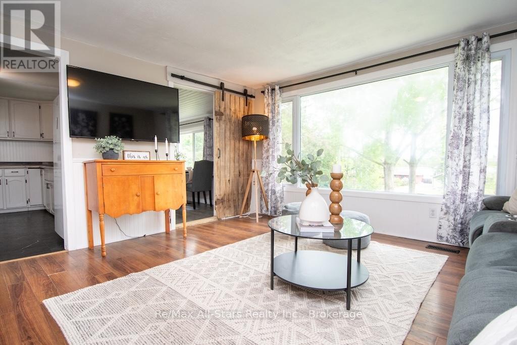 9 RIVERSIDE DRIVE - 11