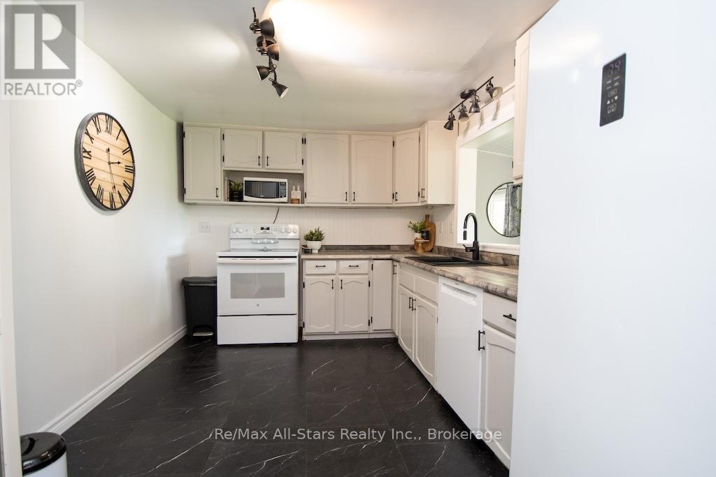 9 RIVERSIDE DRIVE - 17