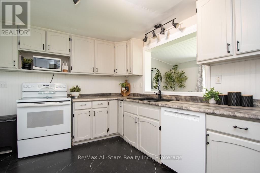 9 RIVERSIDE DRIVE - 18