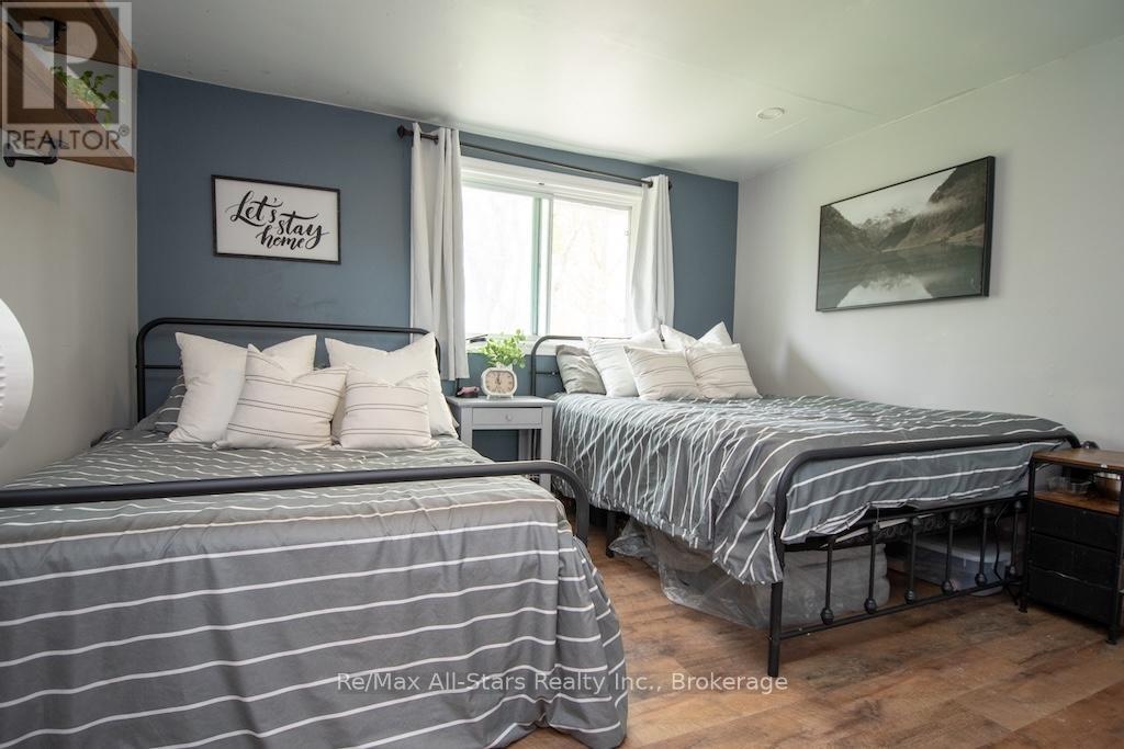 9 RIVERSIDE DRIVE - 29