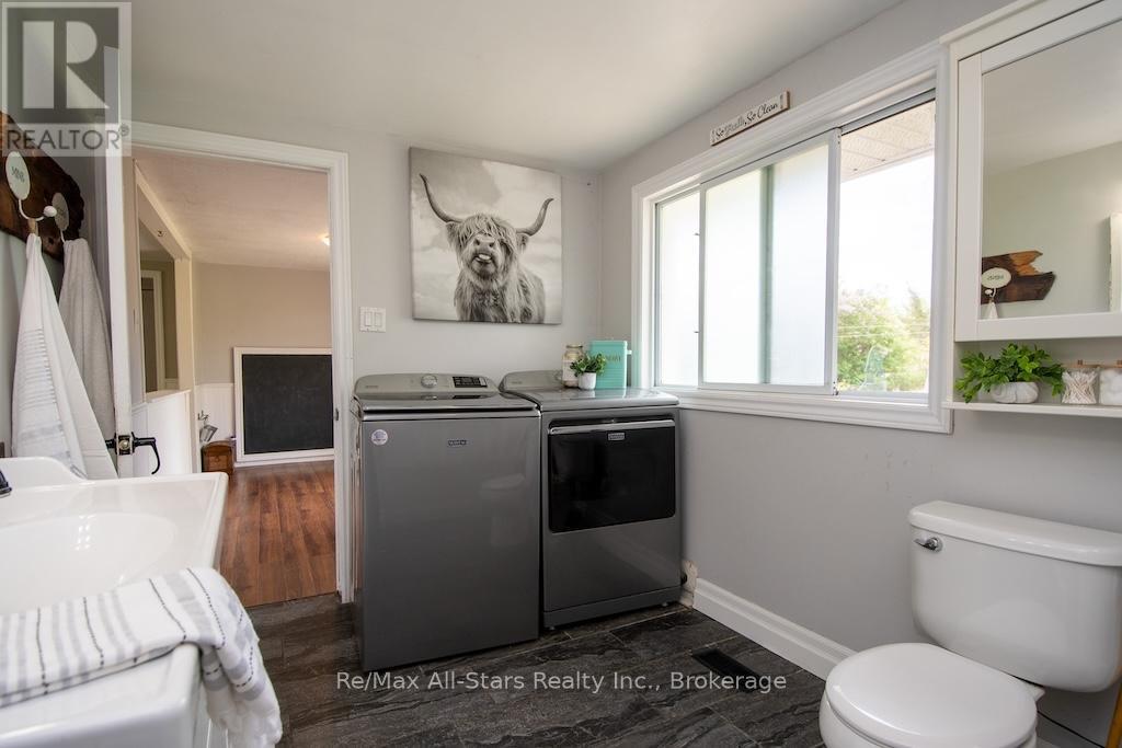 9 RIVERSIDE DRIVE - 34