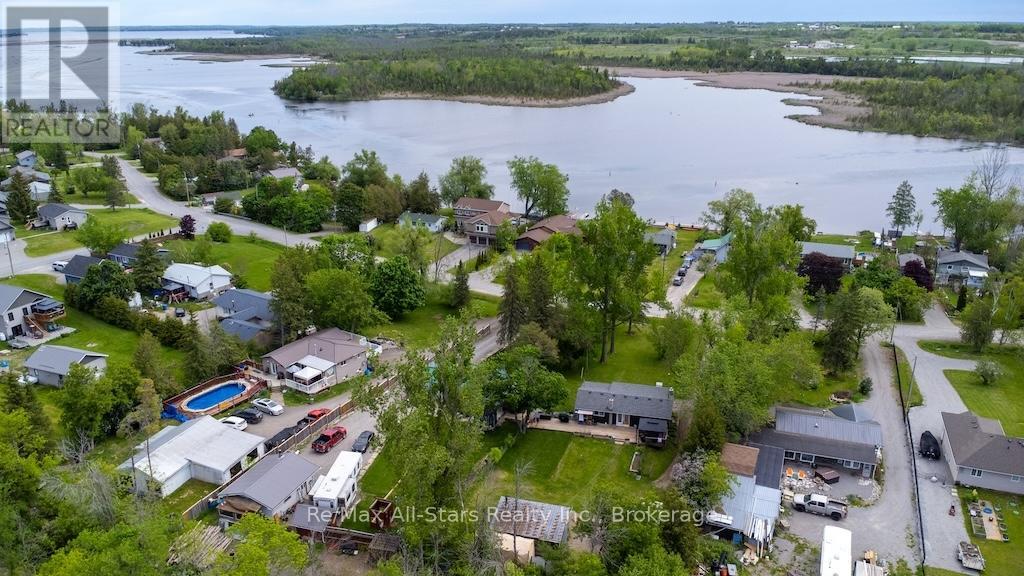9 RIVERSIDE DRIVE - 38