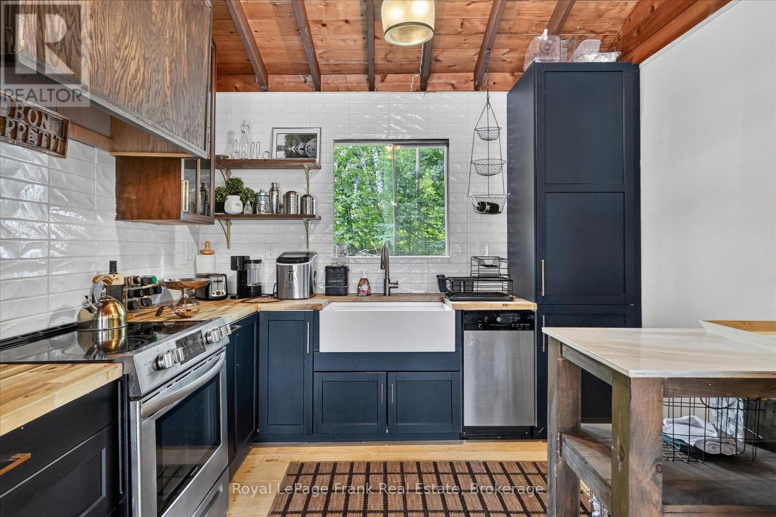442 ISLAND 7 STONEY LAKE - 19