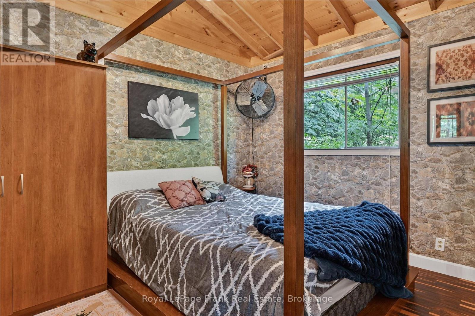 442 ISLAND 7 STONEY LAKE - 31