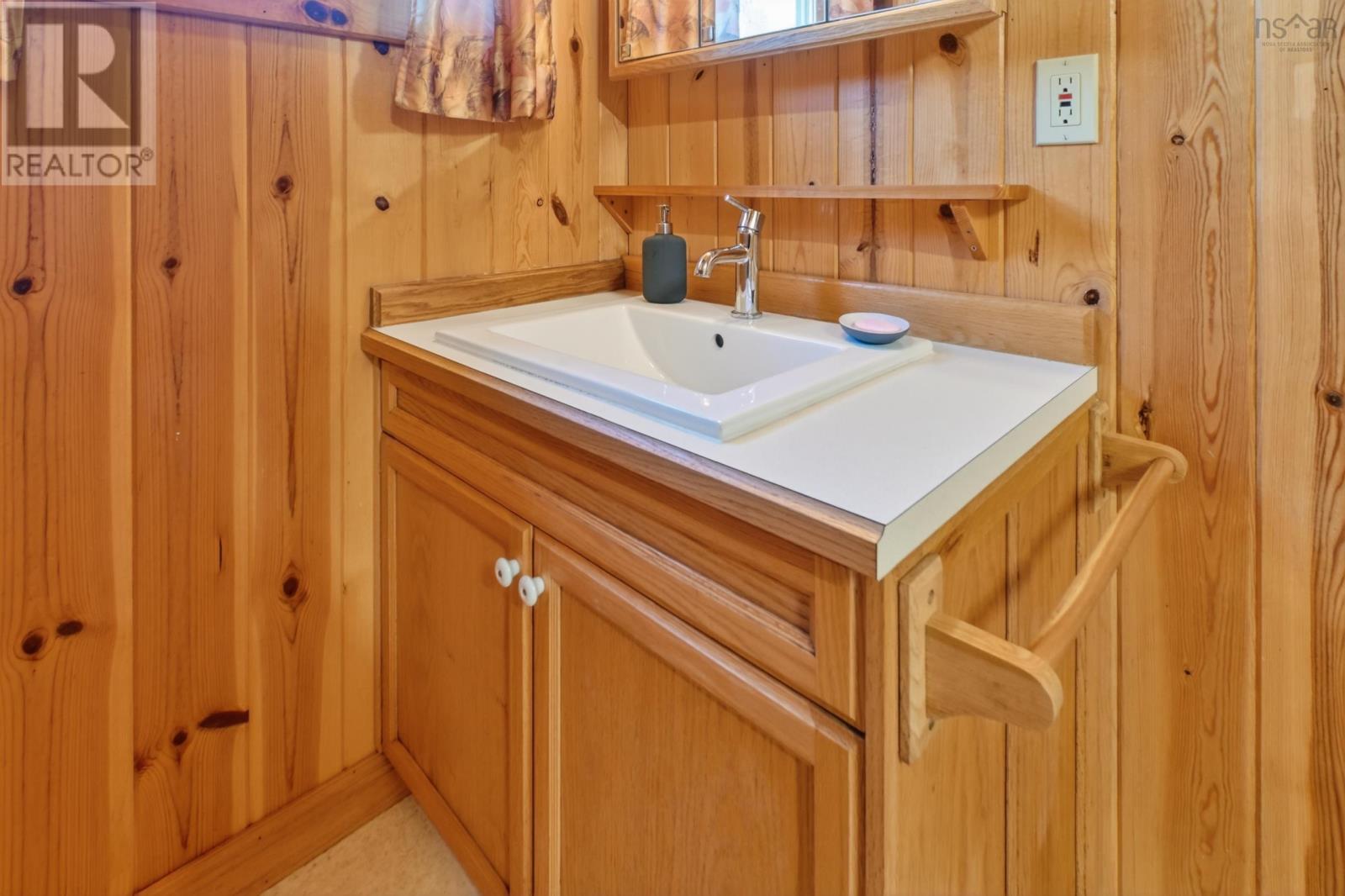 199 Spruce Point Road - 18