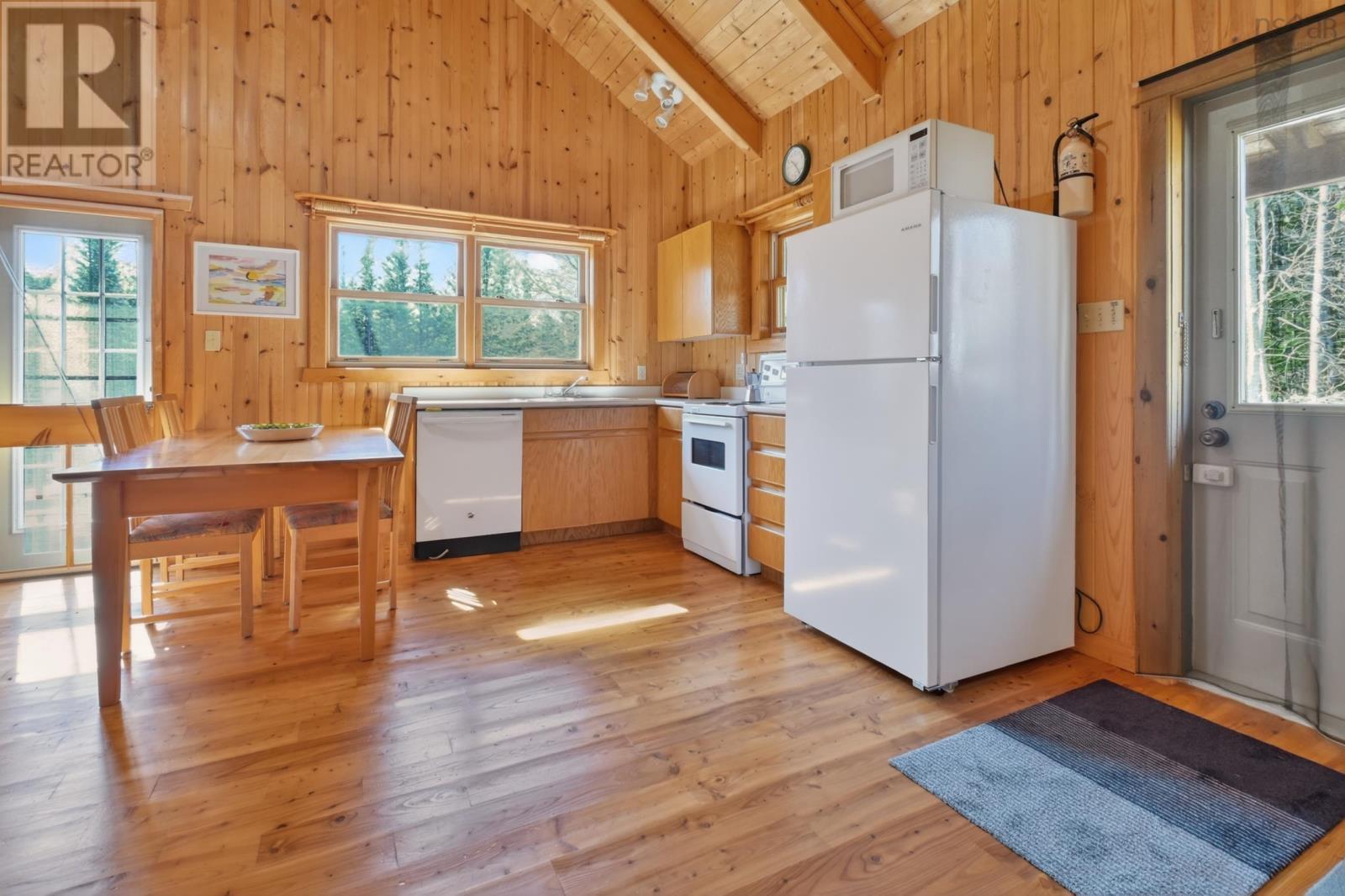199 Spruce Point Road - 6