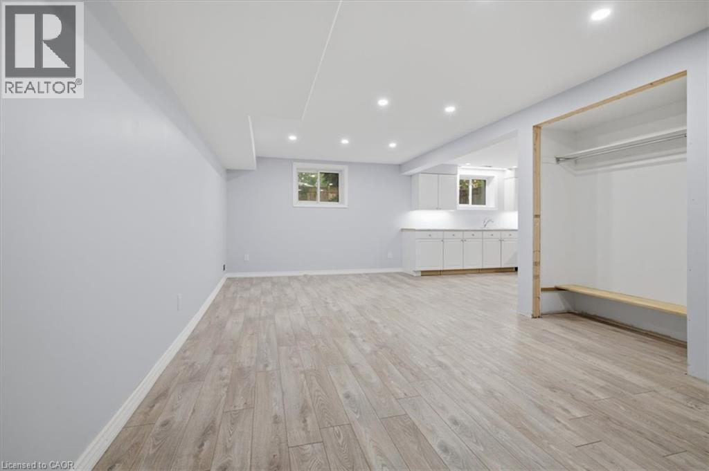 1262 ALDRIDGE Crescent - Image 25