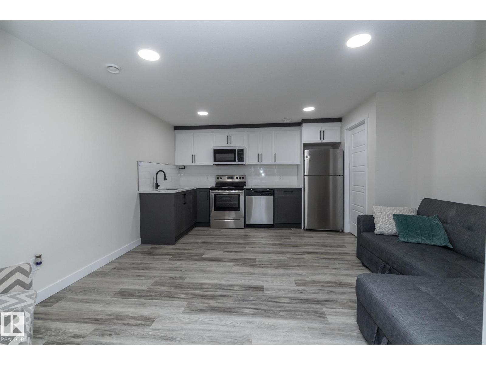 3640 214 ST NW - 50