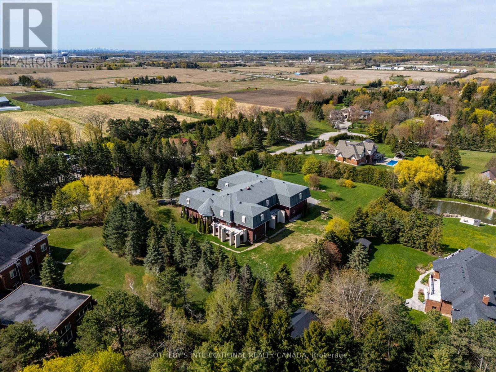 48 SCOTT CRESCENT - 1
