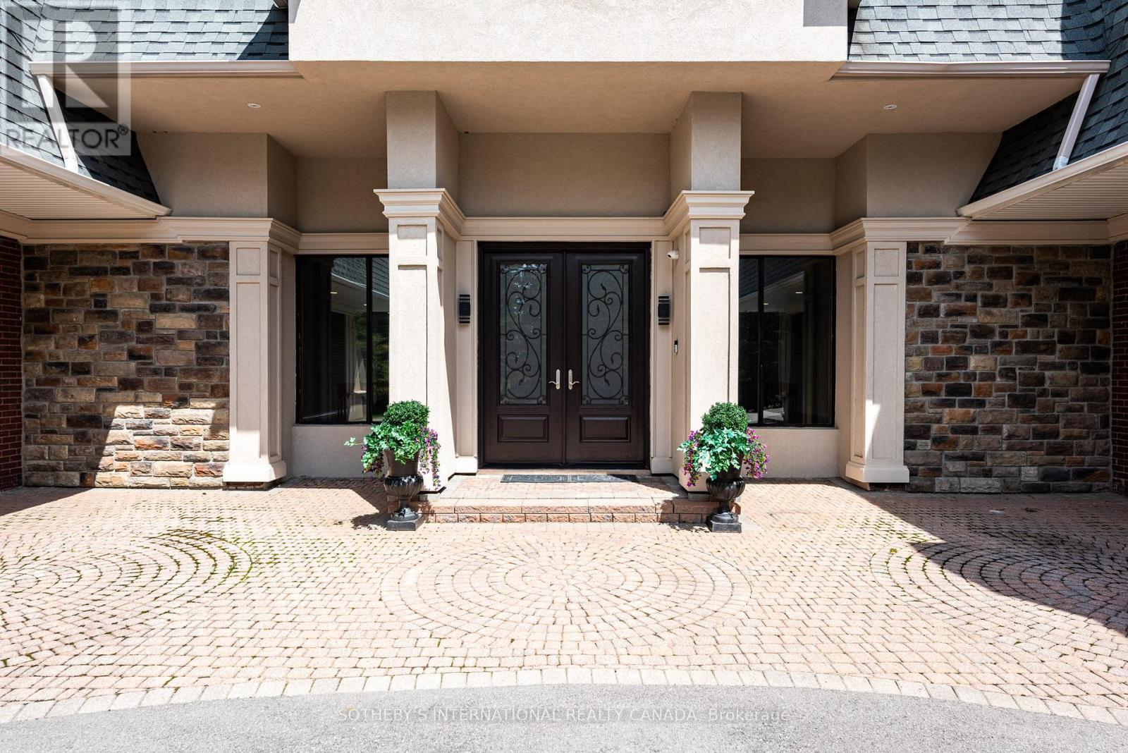 48 SCOTT CRESCENT - 12