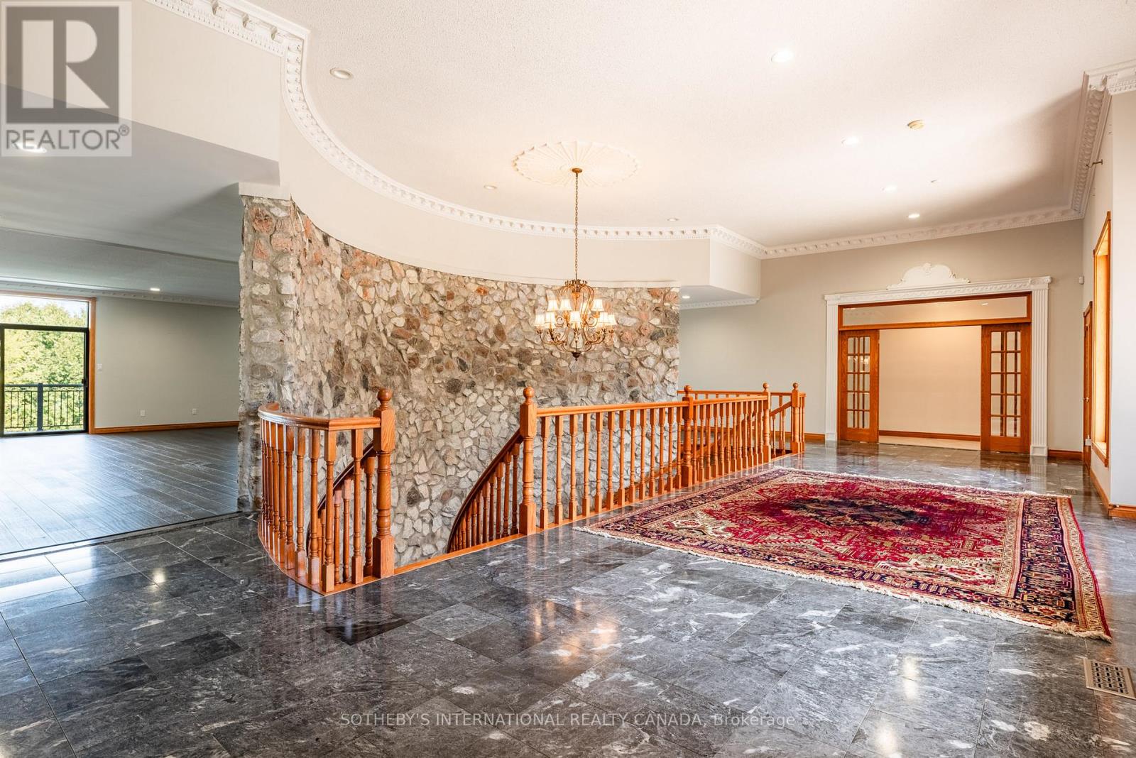 48 SCOTT CRESCENT - 15