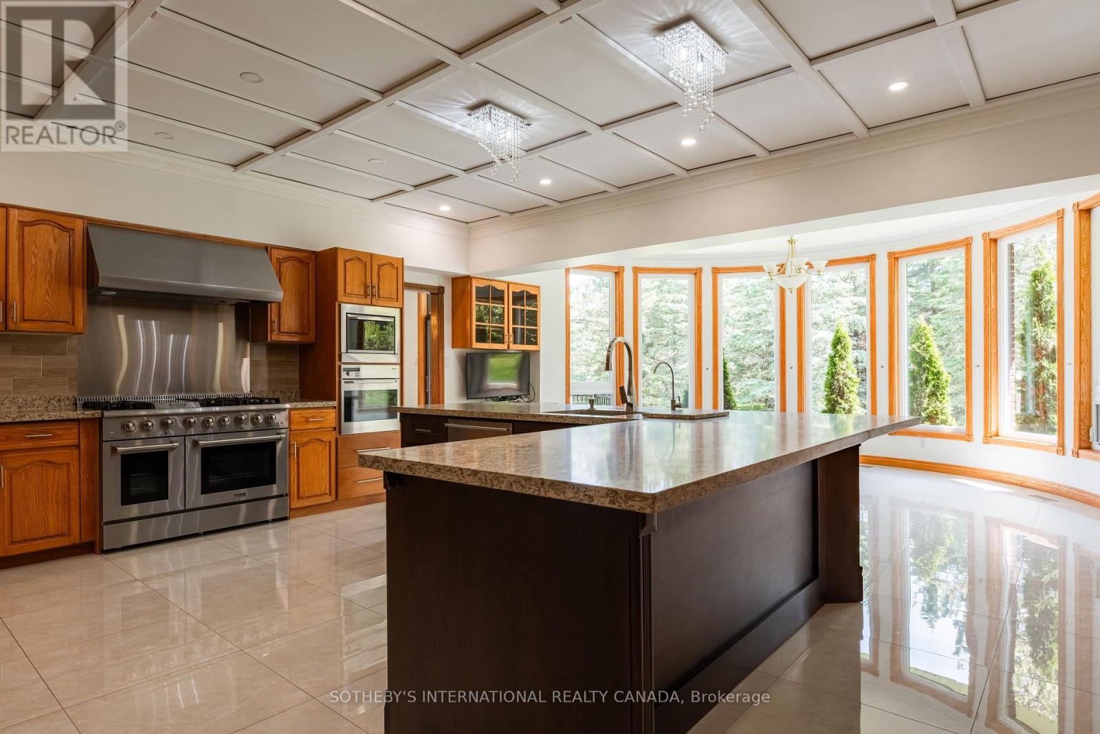 48 SCOTT CRESCENT - 19
