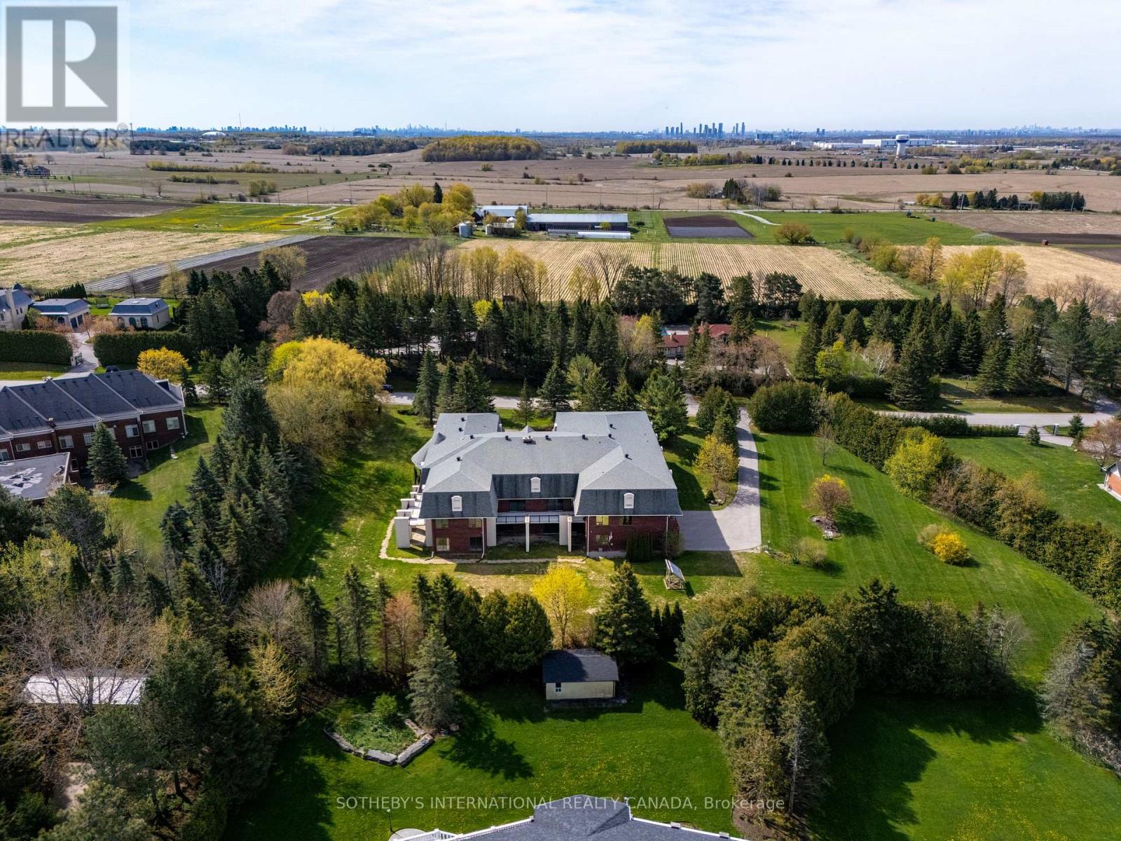 48 SCOTT CRESCENT - 2