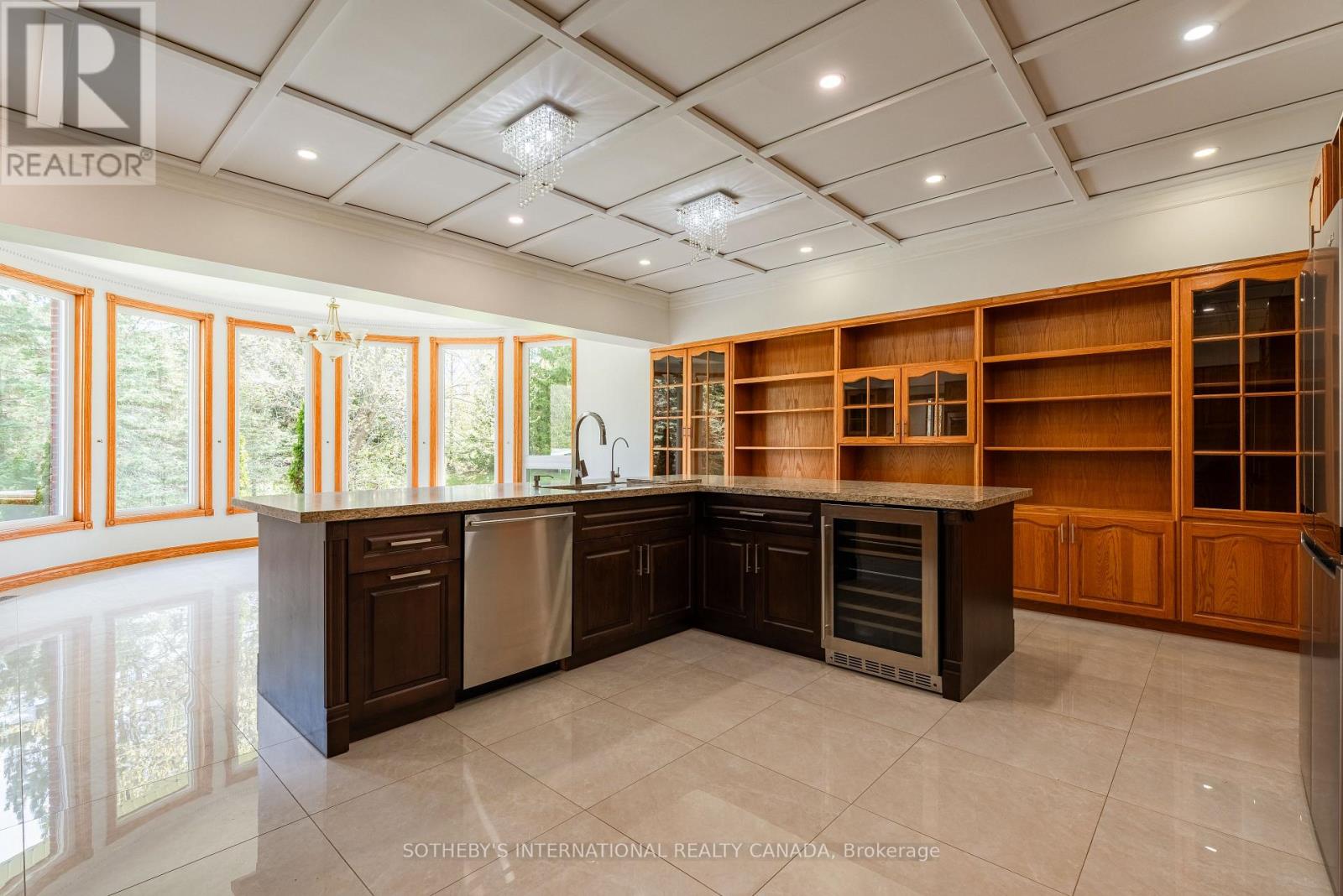 48 SCOTT CRESCENT - 20