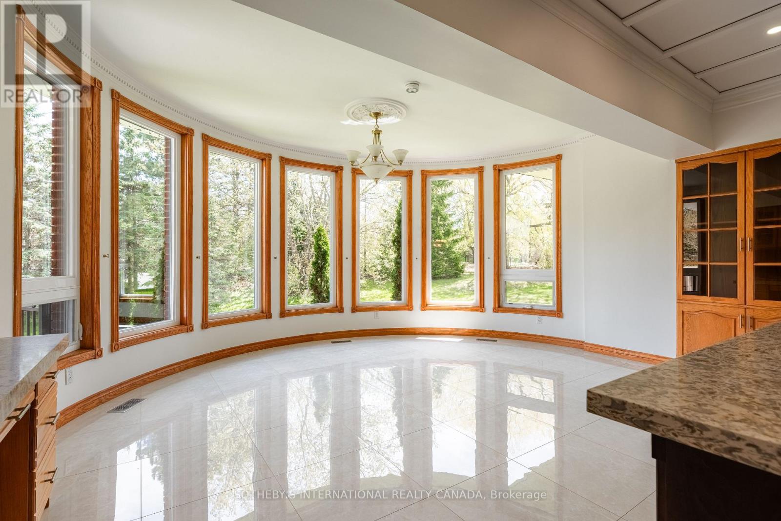 48 SCOTT CRESCENT - 21