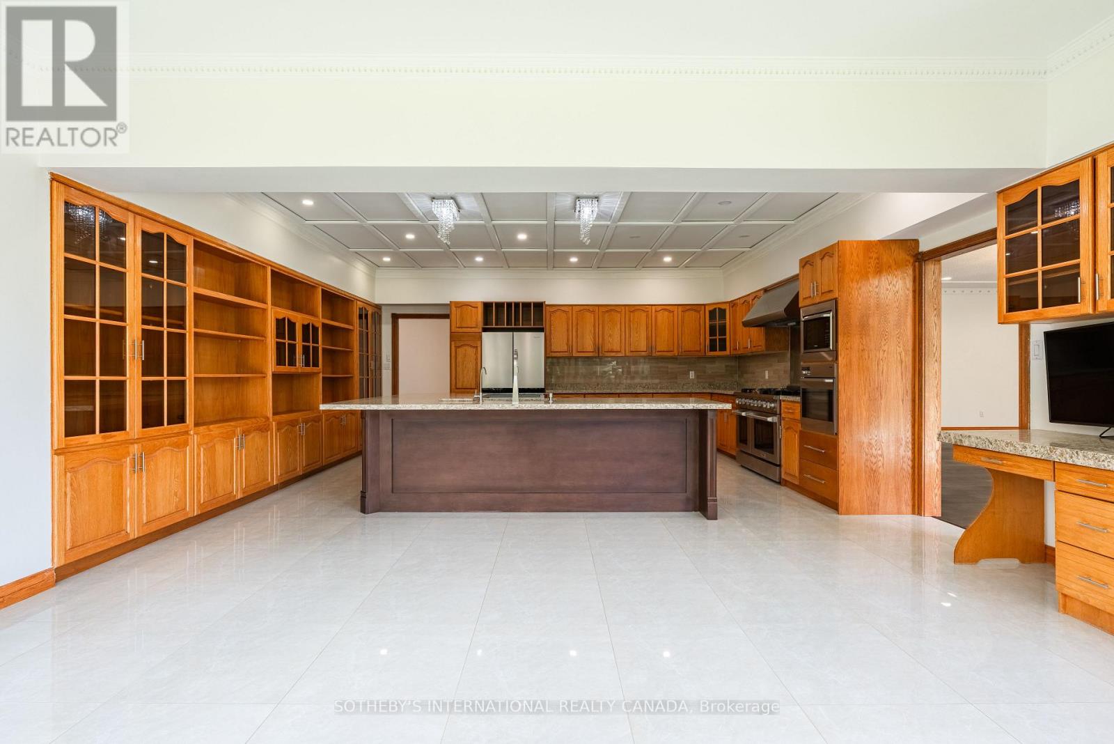 48 SCOTT CRESCENT - 22