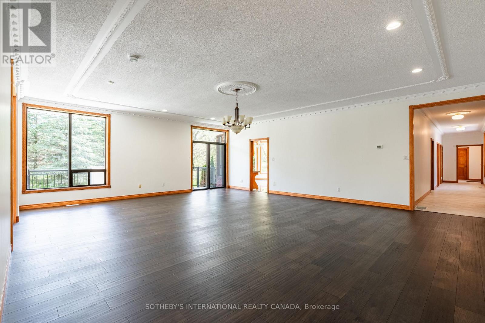 48 SCOTT CRESCENT - 23