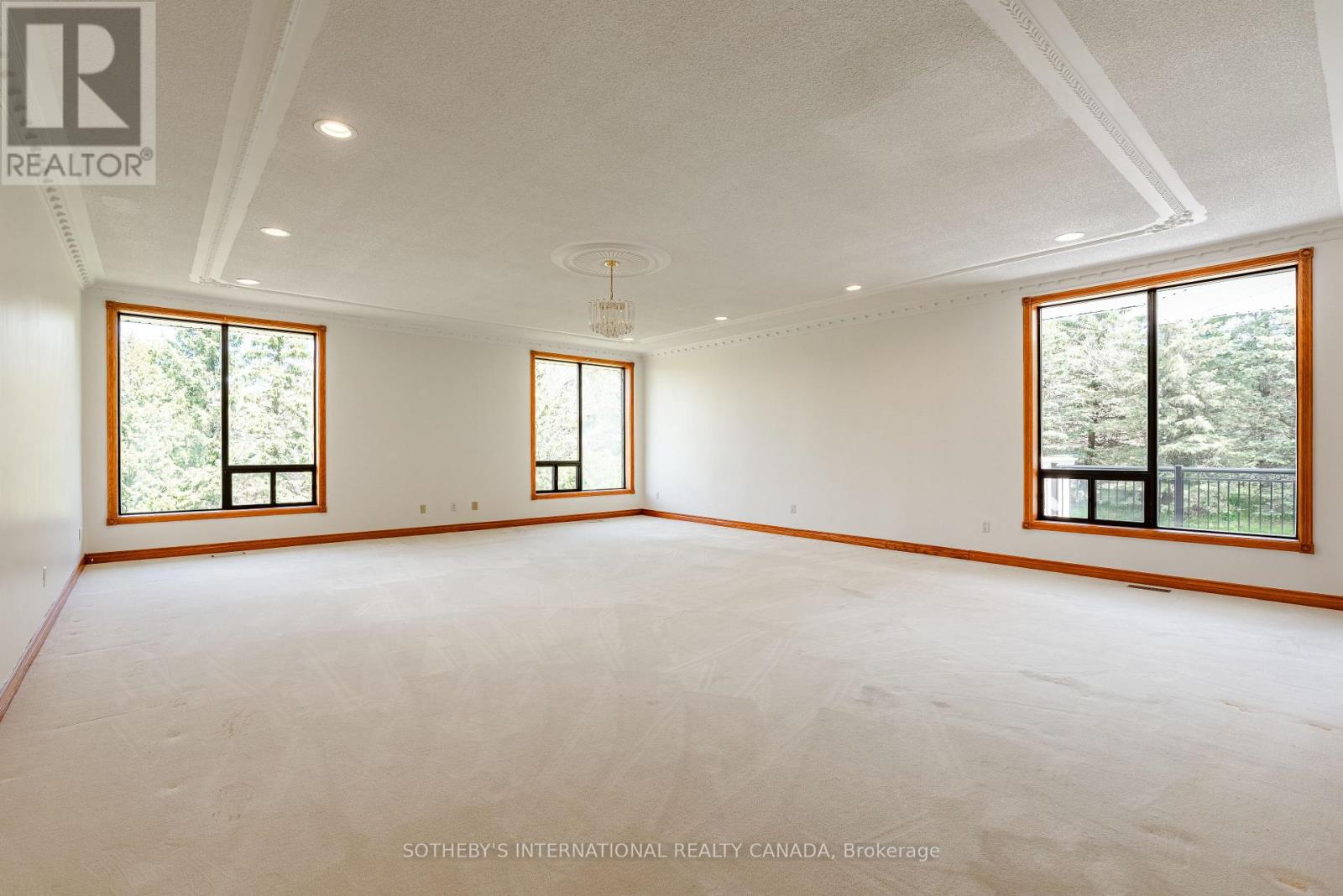 48 SCOTT CRESCENT - 24