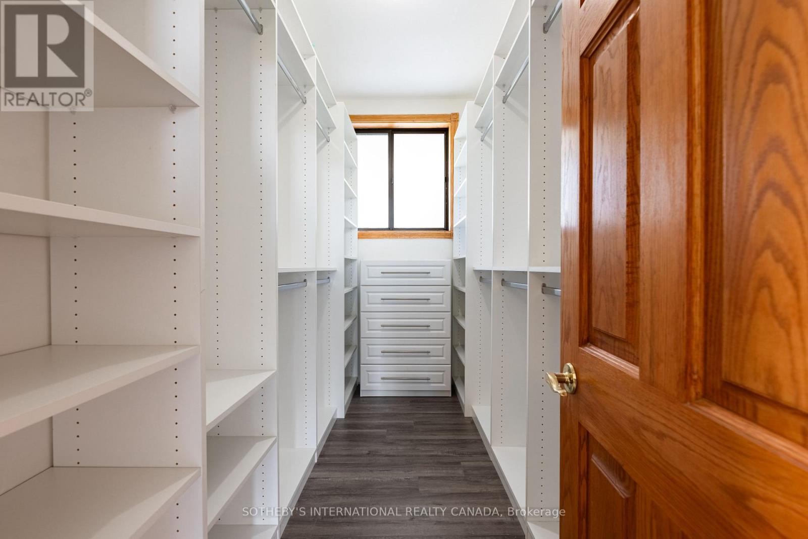 48 SCOTT CRESCENT - 29