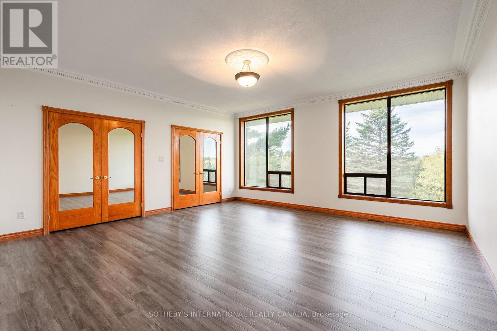 48 SCOTT CRESCENT - 33