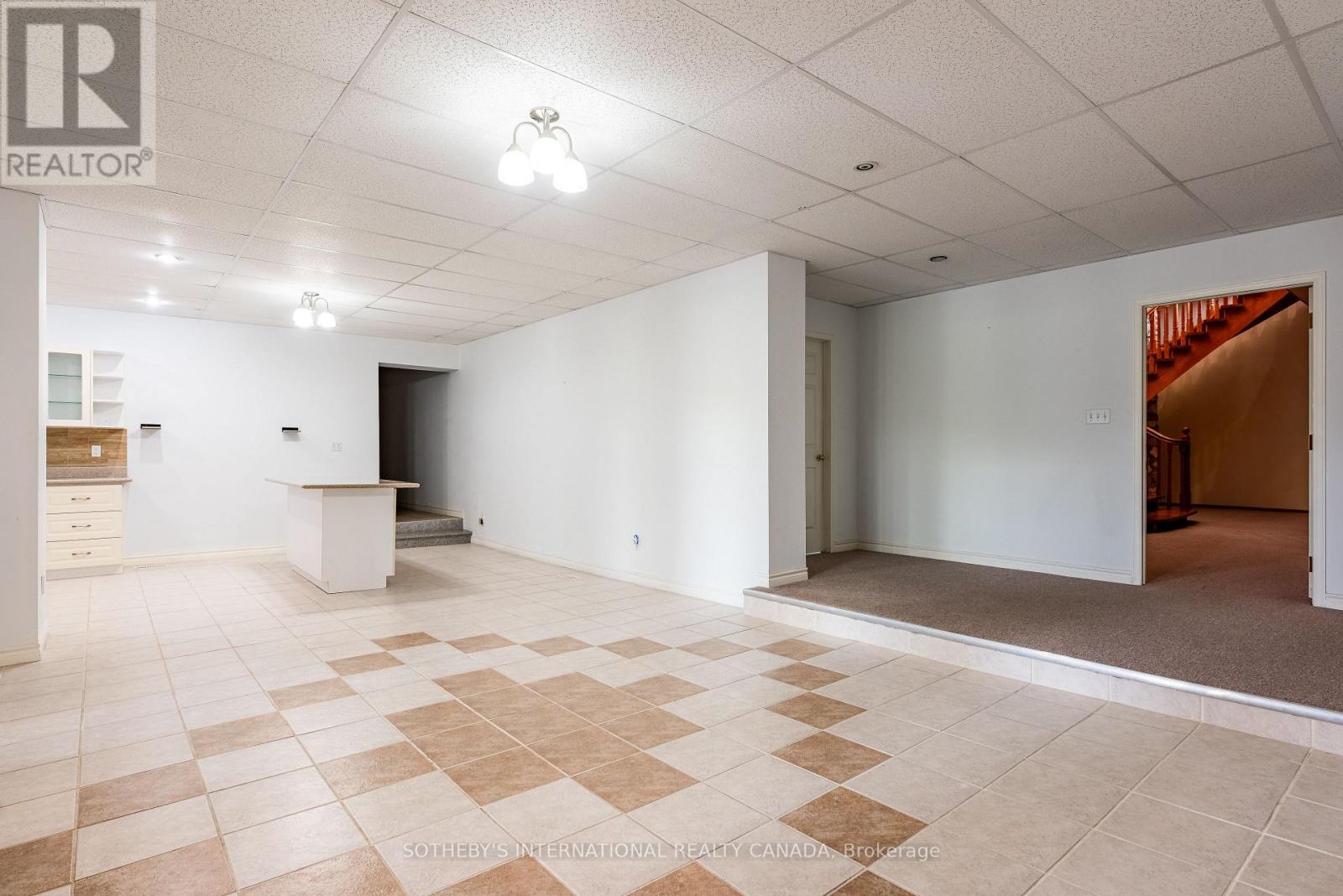 48 SCOTT CRESCENT - 37