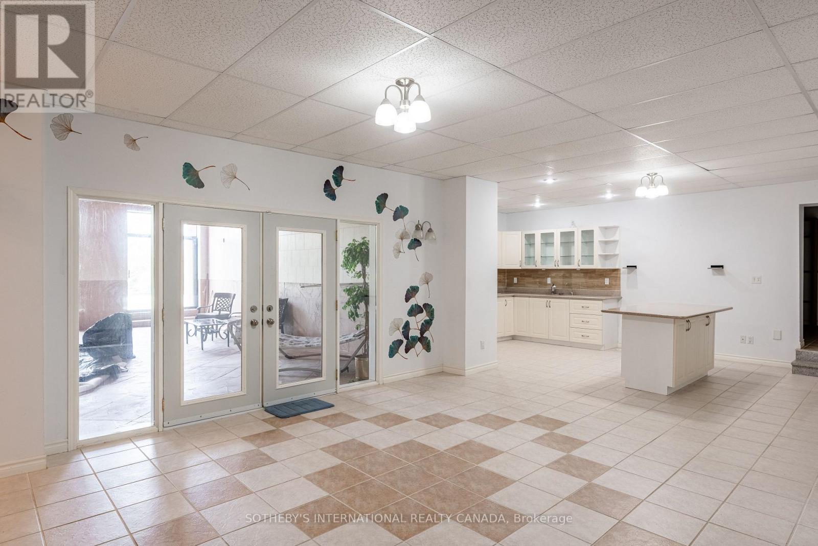 48 SCOTT CRESCENT - 39