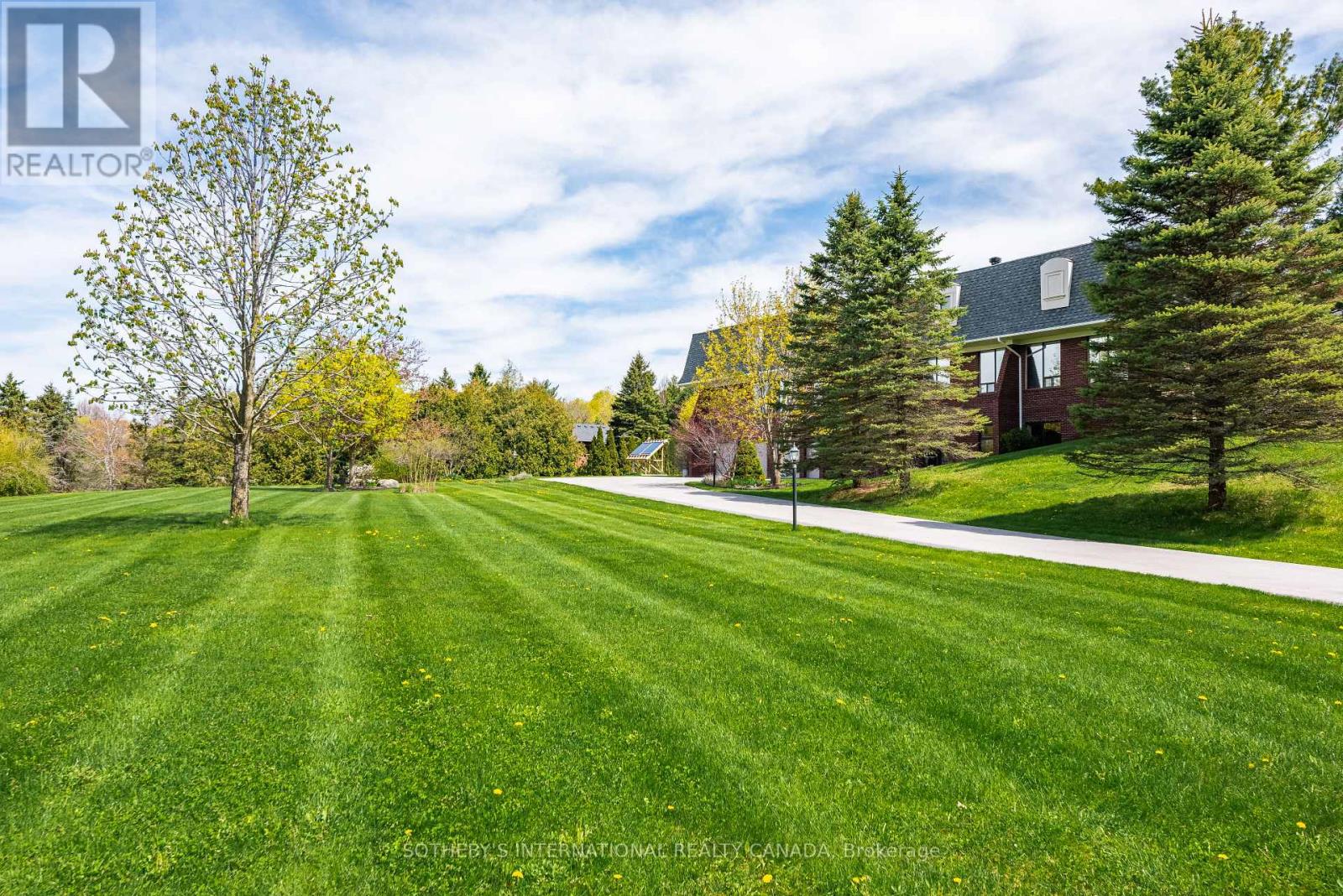 48 SCOTT CRESCENT - 4