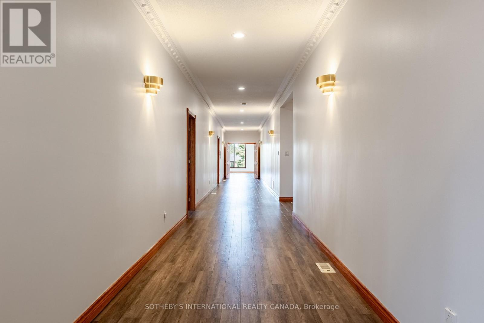 48 SCOTT CRESCENT - 41