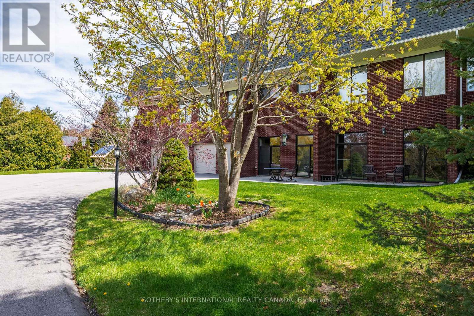 48 SCOTT CRESCENT - 7