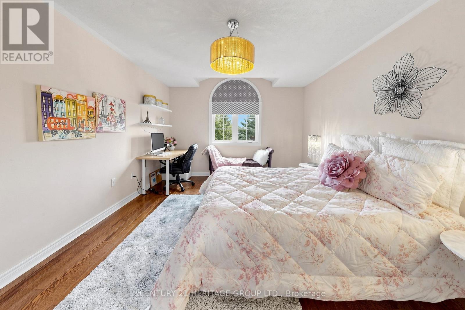 4 MUMBERSON COURT - 32