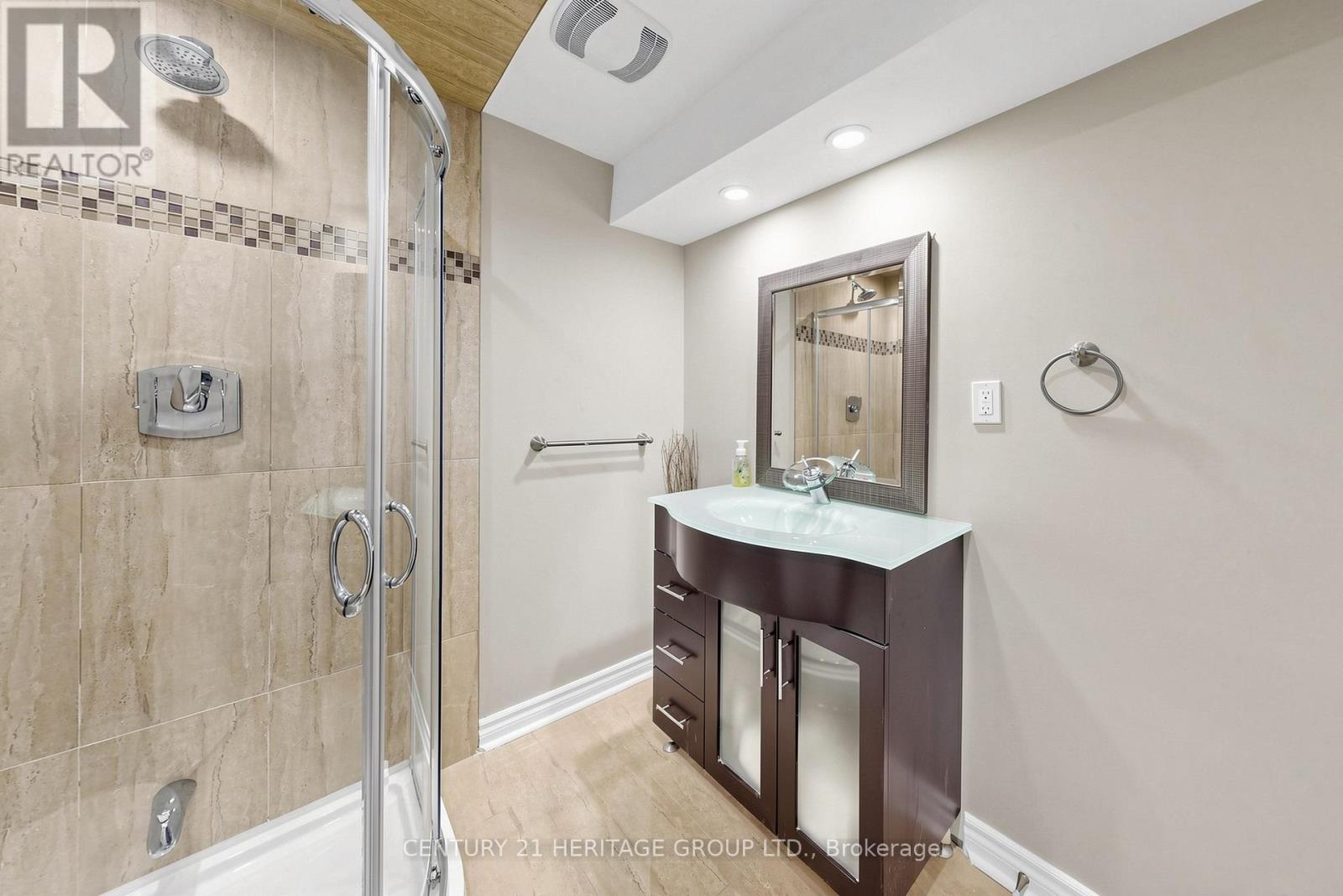 4 MUMBERSON COURT - 42