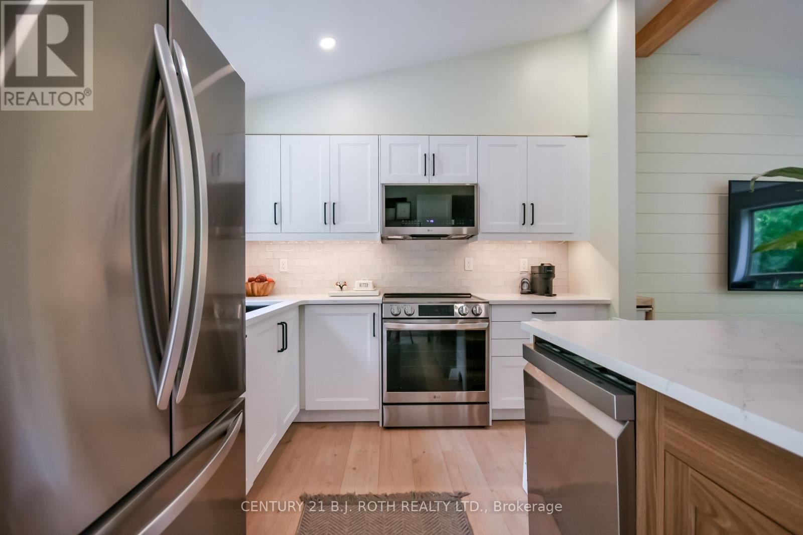 29 ALGONQUIN TRAIL - Image 12