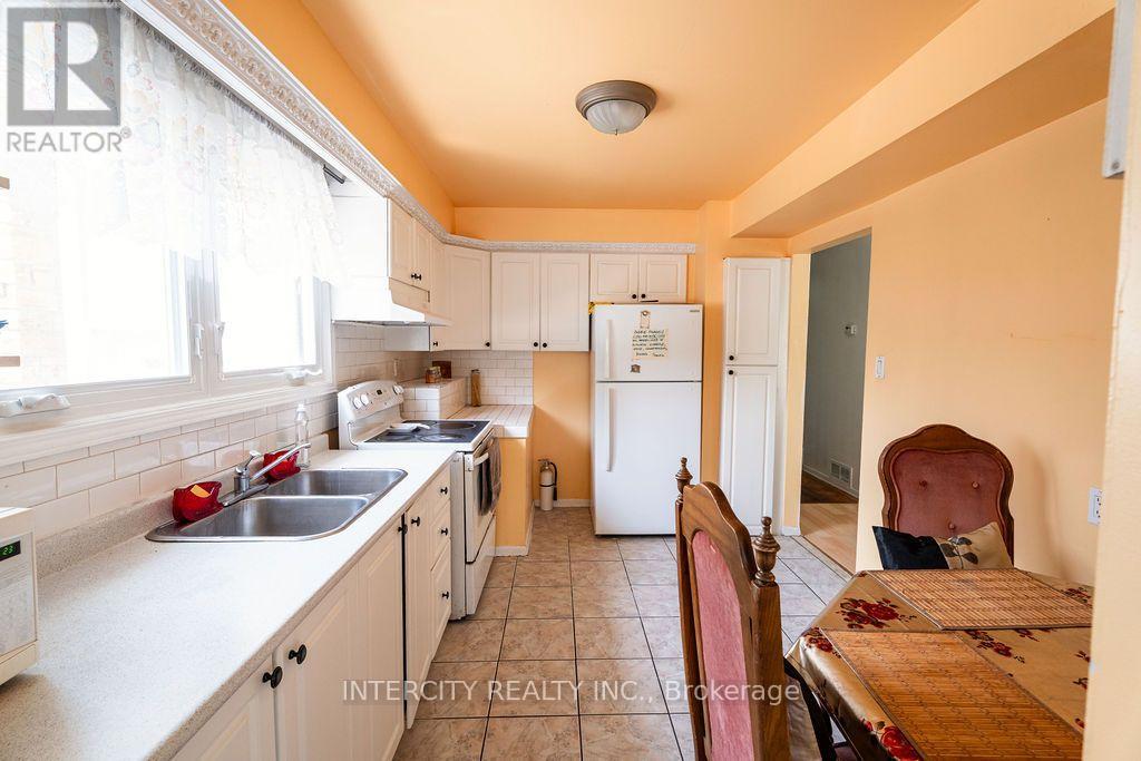 100 DIXON ROAD - 10