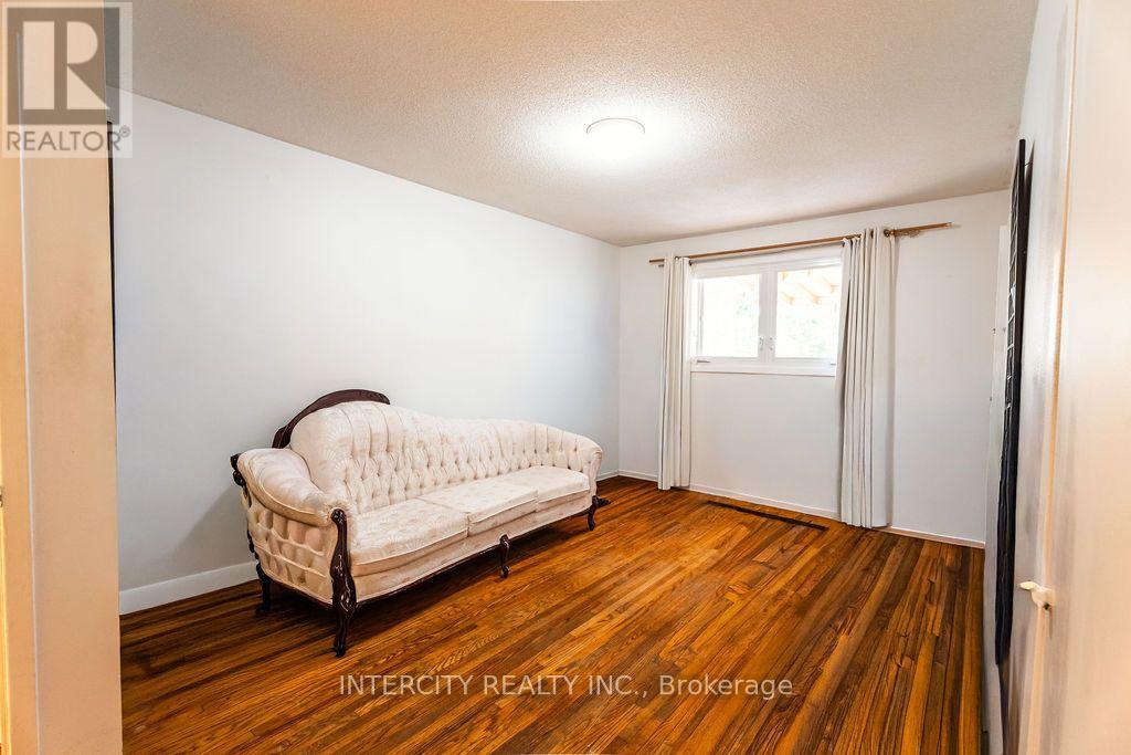 100 DIXON ROAD - 11