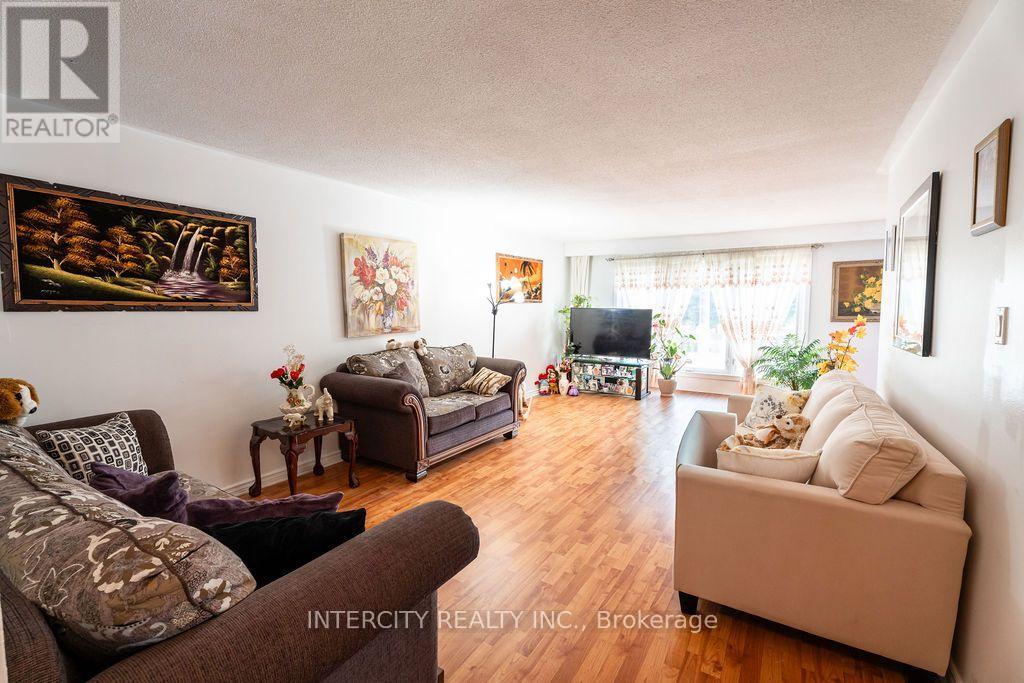 100 DIXON ROAD - 14