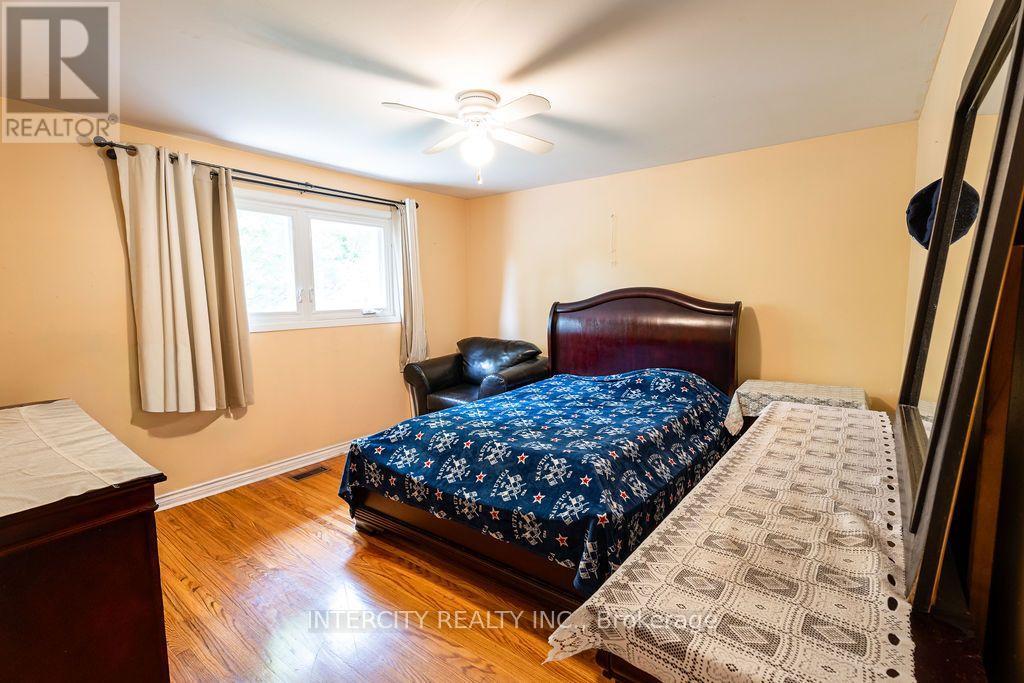 100 DIXON ROAD - 17