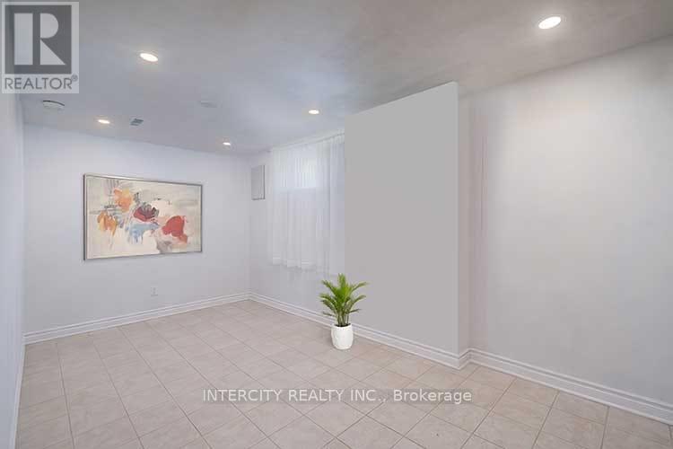 100 DIXON ROAD - 25
