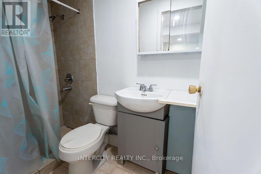 100 DIXON ROAD - 27