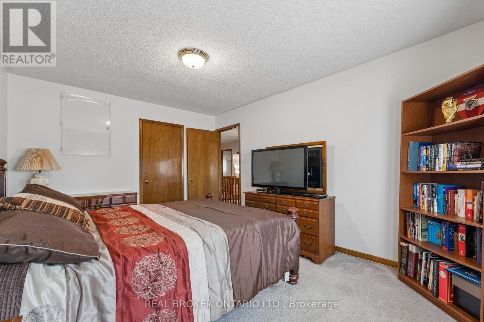 102 CORONATION CIRCLE - 29
