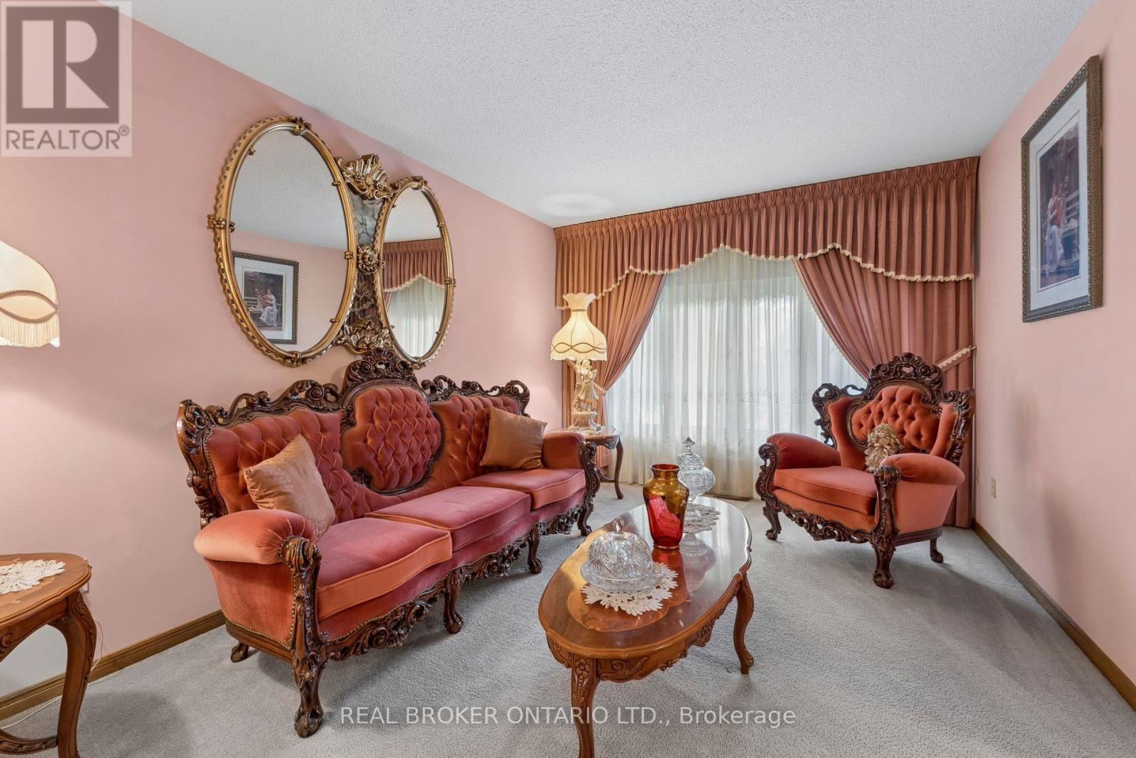 102 CORONATION CIRCLE - 7