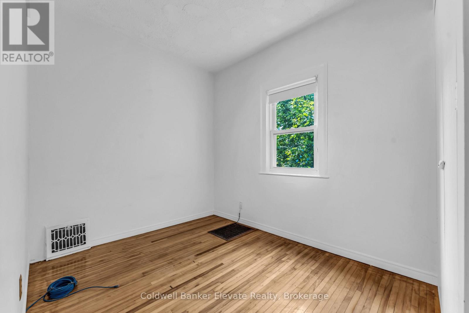 127 MAIN STREET S - 11