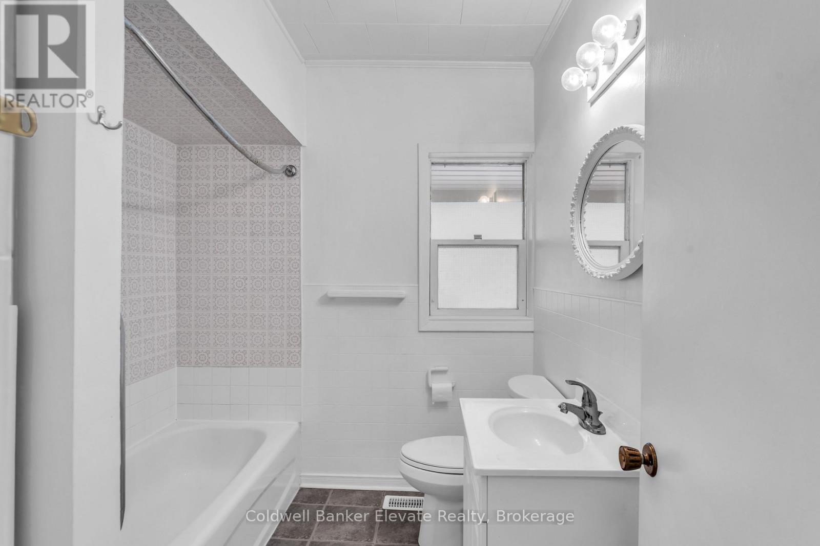 127 MAIN STREET S - 13