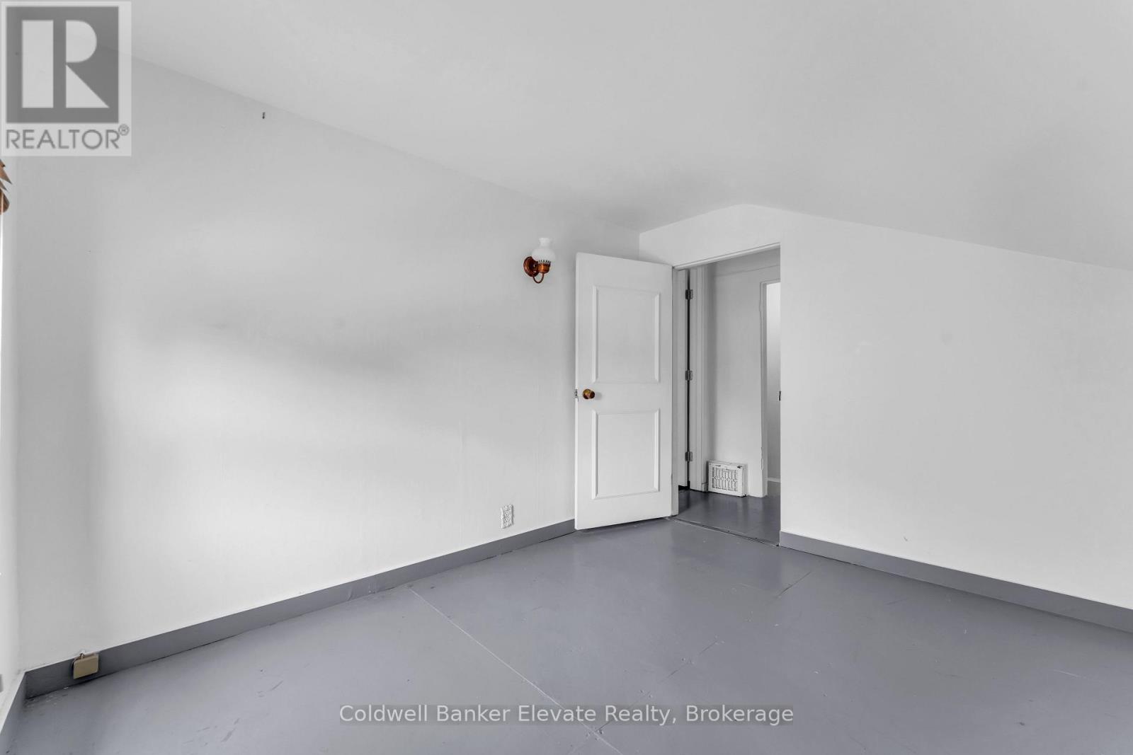 127 MAIN STREET S - 21