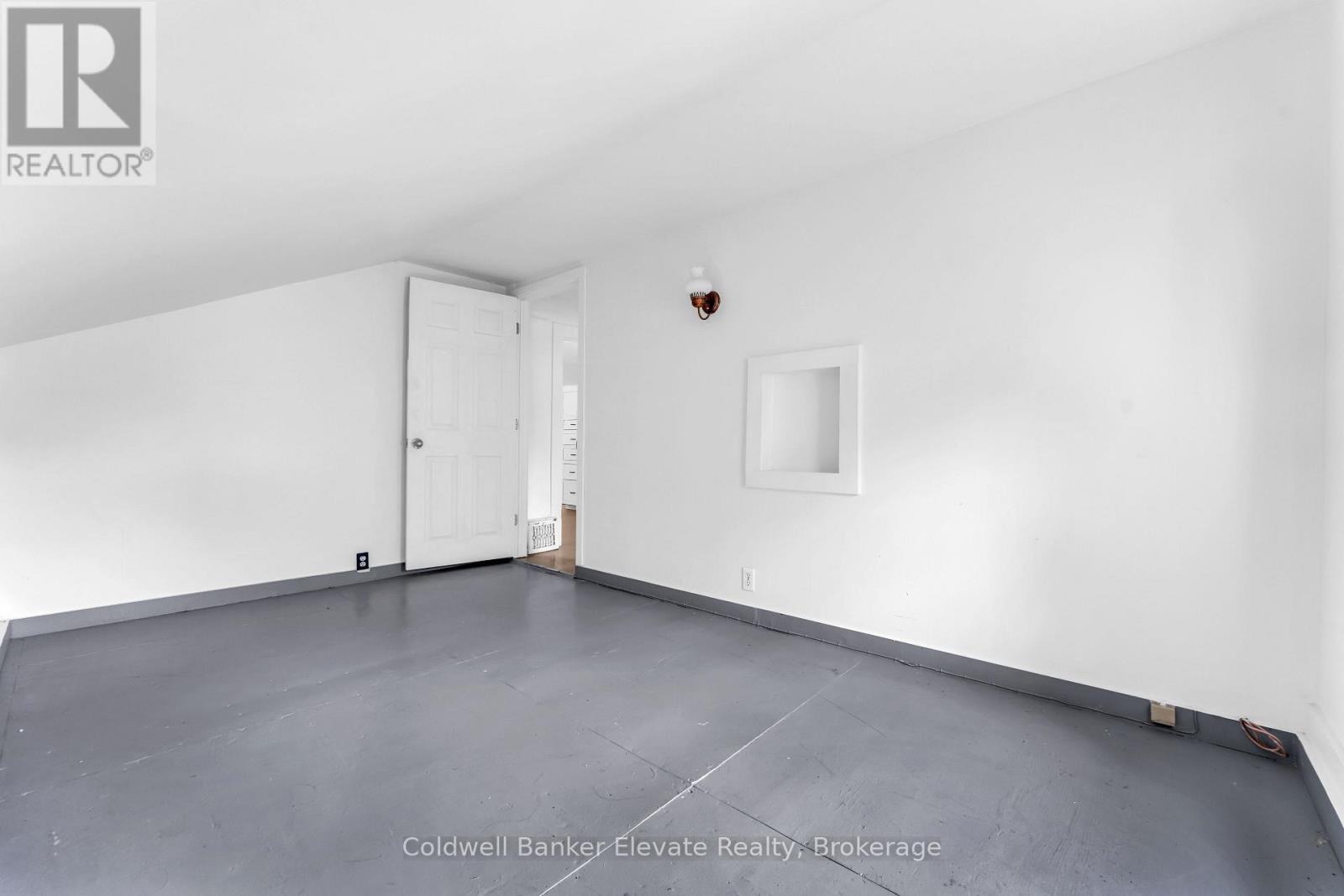 127 MAIN STREET S - 23