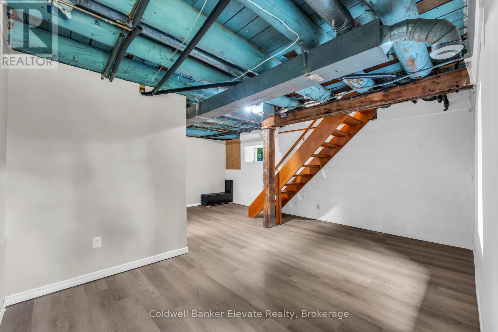 127 MAIN STREET S - 27