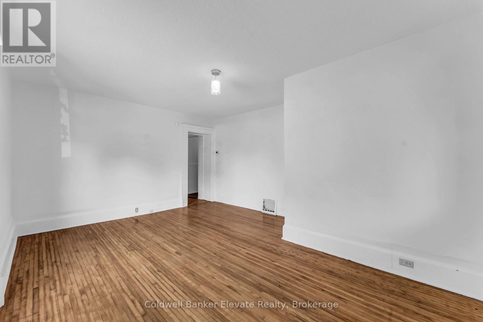 127 MAIN STREET S - 7